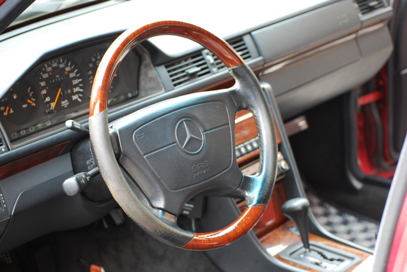 メルセデスベンツ Eクラス(ミディアム) 500E ﾎﾟﾙｼｪﾗｲﾝ　後期仕様 LTD仕様17ｲﾝﾁAW 黒革ｼｰﾄ ｻﾝﾙｰﾌ 4人乗り ﾅﾋﾞTV ｷｾﾉﾝ 左H