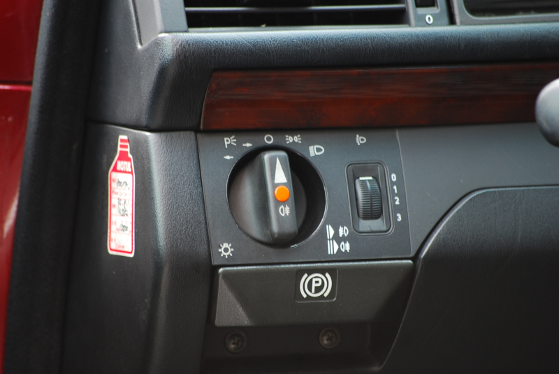 メルセデスベンツ Eクラス(ミディアム) 500E ﾎﾟﾙｼｪﾗｲﾝ　後期仕様 LTD仕様17ｲﾝﾁAW 黒革ｼｰﾄ ｻﾝﾙｰﾌ 4人乗り ﾅﾋﾞTV ｷｾﾉﾝ 左H