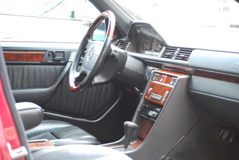 メルセデスベンツ Eクラス(ミディアム) 500E ﾎﾟﾙｼｪﾗｲﾝ　後期仕様 LTD仕様17ｲﾝﾁAW 黒革ｼｰﾄ ｻﾝﾙｰﾌ 4人乗り ﾅﾋﾞTV ｷｾﾉﾝ 左H