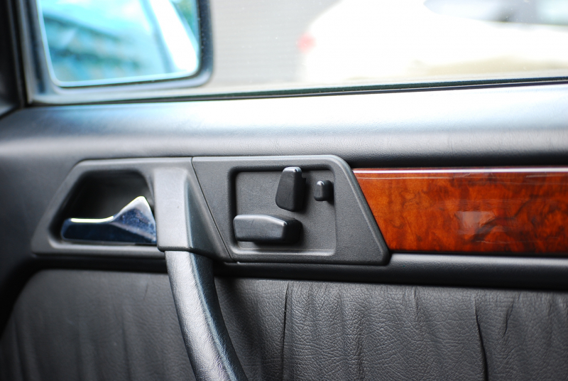 メルセデスベンツ Eクラス E400 正規ディーラー車 後期 左H 純正オーディオ ETC 純正AW 整備明細アリ