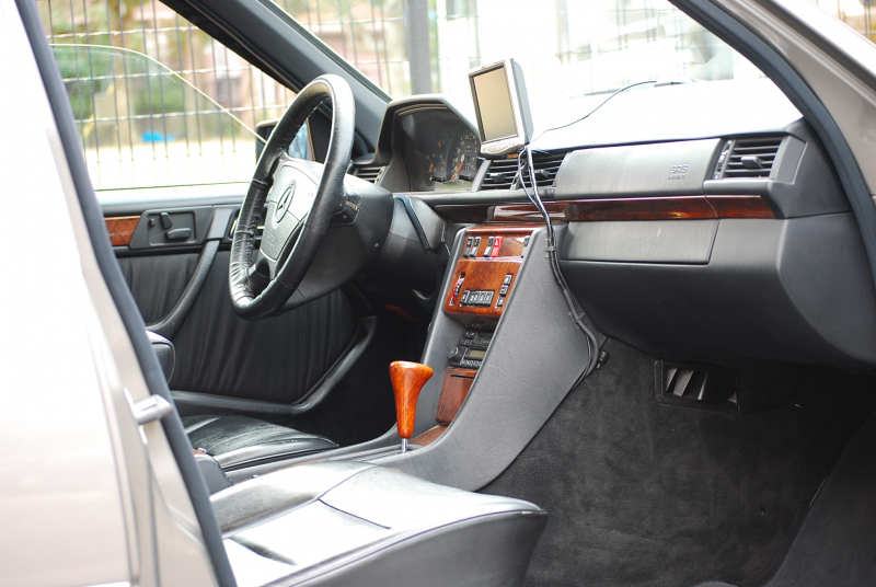 メルセデスベンツ Eクラス E400 正規ディーラー車 後期 左H 純正オーディオ ETC 純正AW 整備明細アリ