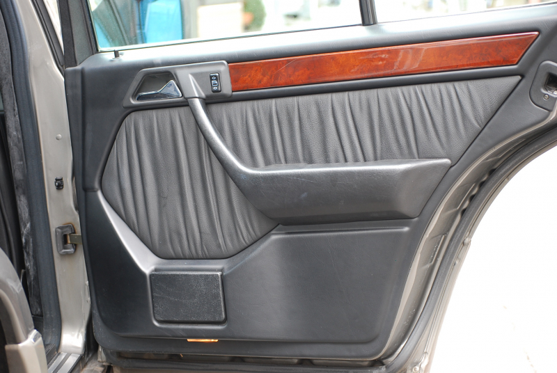 メルセデスベンツ Eクラス E400 正規ディーラー車 後期 左H 純正オーディオ ETC 純正AW 整備明細アリ