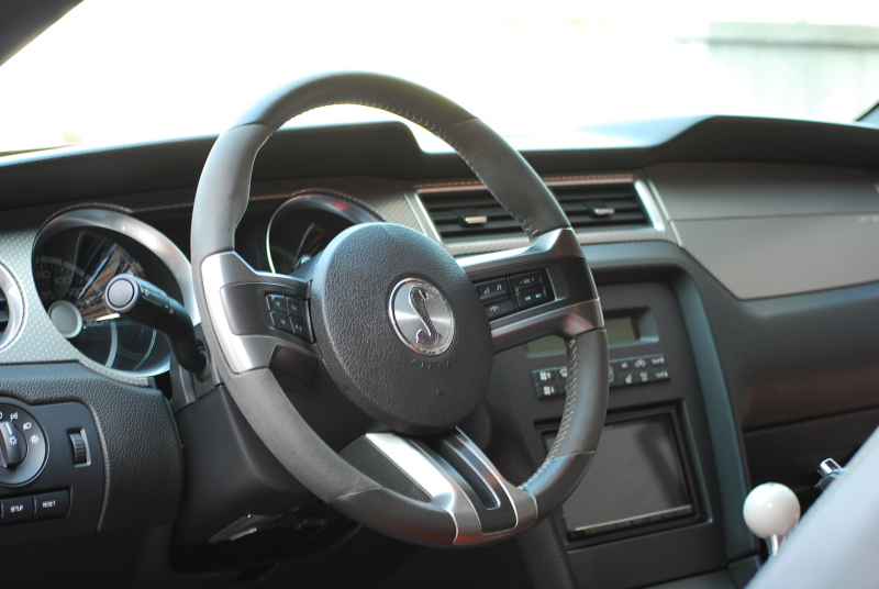 フォード マスタング ｼｪﾙﾋﾞｰGT500　ﾄﾚﾒｯｸ6速MT 2011年ﾓﾃﾞﾙ 黒×赤革専用ｽﾎﾟｰﾂｼｰﾄ ｾﾝﾀｰｽﾄﾗｲﾌﾟ ﾄﾗﾝｸｽﾎﾟｲﾗｰ 車高調 ﾅﾋﾞTV Bｶﾒﾗ WORK20AW bremboﾌﾞﾚｰｷ ｷｾﾉﾝ